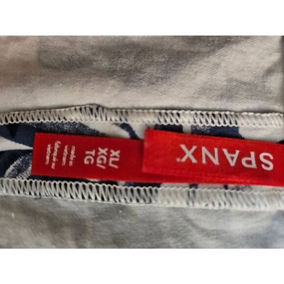 Spanx On The Go leaf print blue and white shorts. Size XL. - Picture 5 of 6